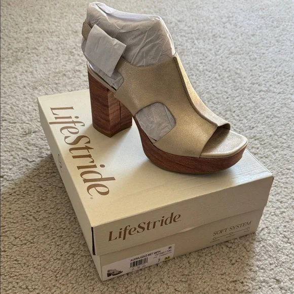 Life Stride Women's Metallic Gold Block Heels - Picture 1 of 6